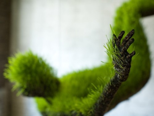 cjwho:  Living Sculptures of Grass by Mathilde Roussel  The French artist Mathilde Roussel imagines superb sculptures of human figures in various positions made ​​of metal and covered with grass. These works symbolize the interest of the artist for