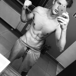 hotfamousmen:  Jakob Kosel