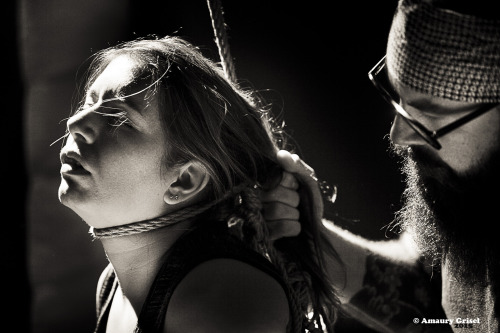 amaury-grisel-shibari:  Alex Bakushi & Nawa Kitsune during my photograph workshop at “la place des cordes”  Photo Amaury Grisel 