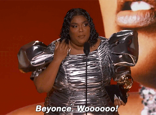 jackharlows:LIZZO accepts the award for Record