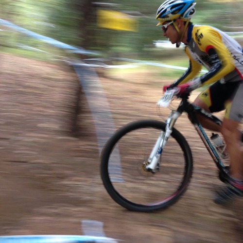nepaaal:  11/10　緑山MTBフェス1h近場で行われるMTBレースとしては、毎度おなじみの緑山を観戦してきました。多摩川から唯一エントリーしてる村ちゃんの応援に行ったのですが、現地に行くと