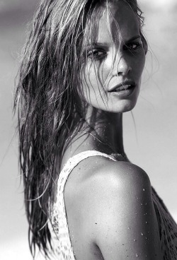 naimabarcelona:  Marloes Horst 