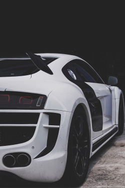 envyavenue:  Audi R8 / Solace