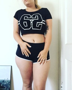 thecurvywhitegirl:  I keep finding all these amazing body positive women online &amp; it makes me so happy!