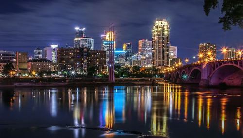 dafan7711:Downtown Minneapolis and the Mississippi RiverPhoto by Tom Conway on Unsplash