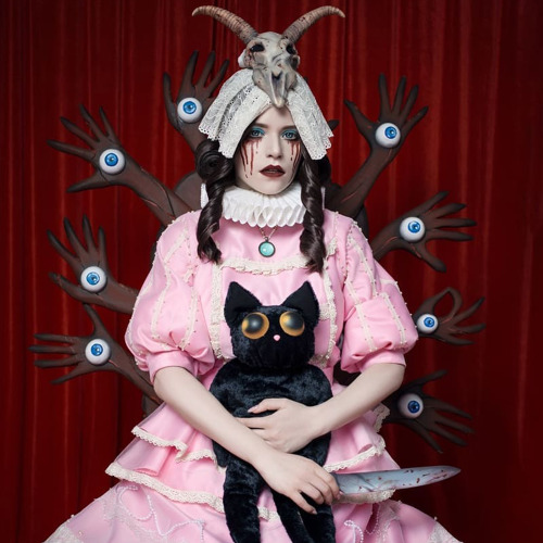 Do You Recognize The Queen From Fran Bow? This Amazing Cosplay Is Made By @Gurami_san , IG The Details,
