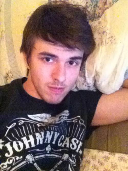 nakedguysfromkik:  Cute too :)