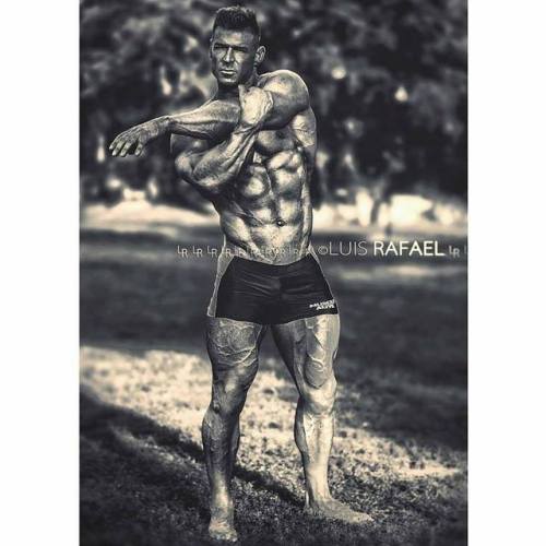 muscular guys, bodybuilders and my states of soul.
