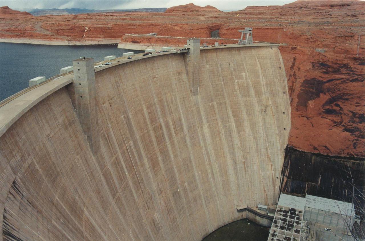 Construction of the Glen Canyon Dam on the Colorado River, upstream from the Grand Canyon, started in 1956 and created Lake Powell when it was finished in 1963