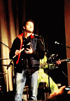 beneathlucifers-claws:  ohmysupernatural:  Boys just wanna have fun - Vegascon 2013  SEB THO OMG 