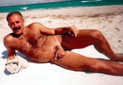 maturehairydaddies:  ASK ME ANYTHING  SUBMIT HERE ;)ARCHIVE IS THIS WAY!!!! FOLLOW ME FOR MORE MATURE HAIRY DADDIES 