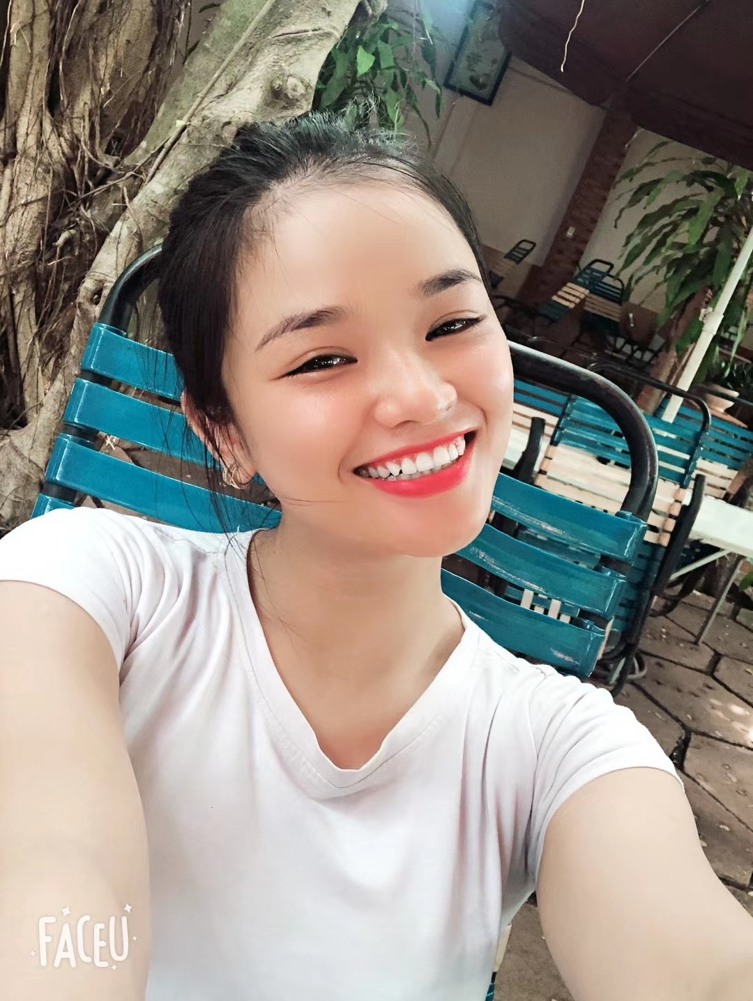 Student girl vietnamese selfie fan pic