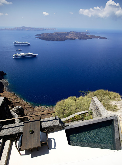 Santorini’s Vora Private Villas Is a Dreamy Refuge with Design CredentialsBuilt by hand over a perio