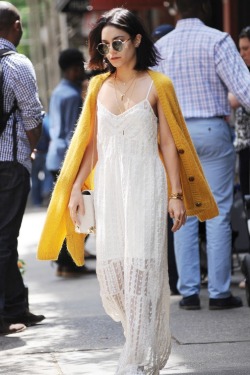 vanessahudgensfashionstyle:    Vanessa Hudgens out and about in NYC (May 24)    