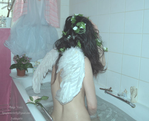 rottinggirlsrestingplace:  Waited for a god to answer me but instead I drowned my sins for a minute and wasted time until the water got cold!  