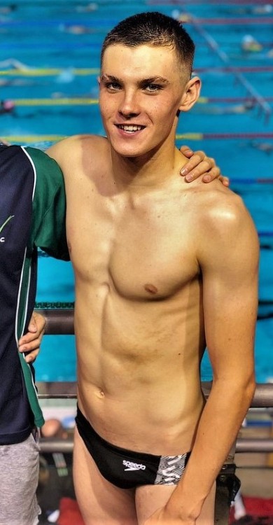 sfswimfan:  Hot British Swimmers James and Jamie Super hot pic of British swimmers James Baxter (Top