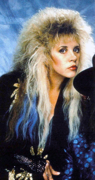 goldduststevie: 1987 was a very colourful year for Stevie’s hair. She started out with orange/red st