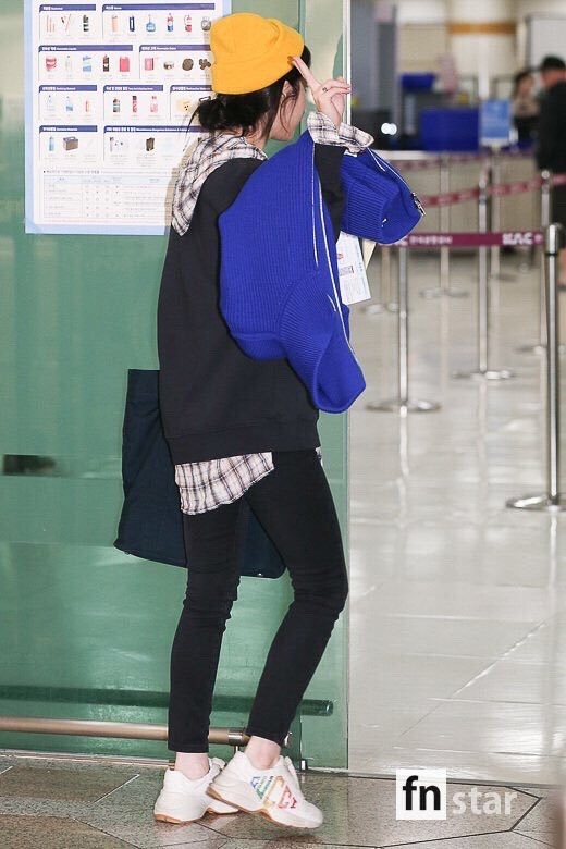 181019 IU at Gimpo Airport leaving for Beijing... - IU fashion