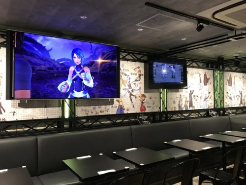 aitaikimochi: The Square Enix Cafe in Akihabara is having a limited time Kingdom Hearts cafe that will go from now until November 10th, 2017, and the decoration and food are AMAZING! All goods at the cafe are also super pretty, following the stain glass