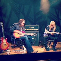 The legendary #ACEFREHLEY chopping it up on the guitar with another legend Savatage's #chriscaffery #MetalHeadtoHead