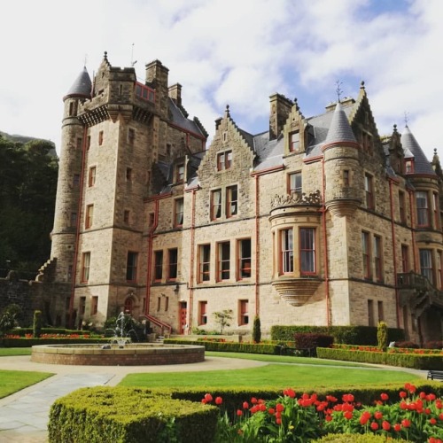 We went on a bike and found a castle #belfast #ireland #northernireland #castle #belfastcastle #cave