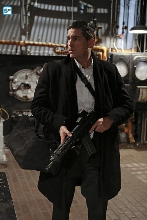kindaoffkilter:  nataliamix:  Person of interest 4x22 YHWHSeason finale! Spoilers promotional photos  This looks so STRAIGHT out of old-timey sci-fi movies!! And omg, Reese, need more weapons or what?!CREEPSVILLE!!, 