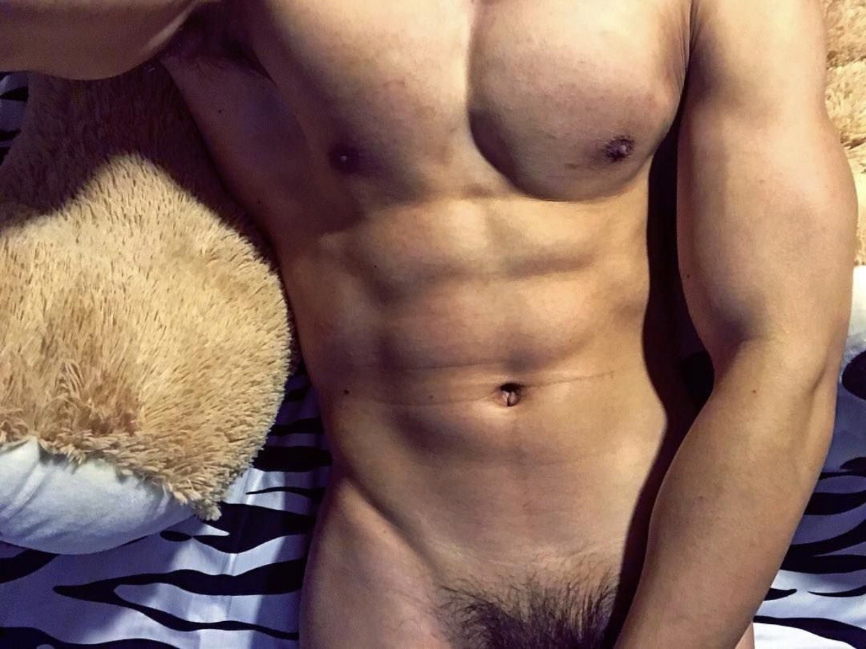 fuckyeahfuckstory: milnovecientosochentayuno: https://www.instagram.com/brian_yc