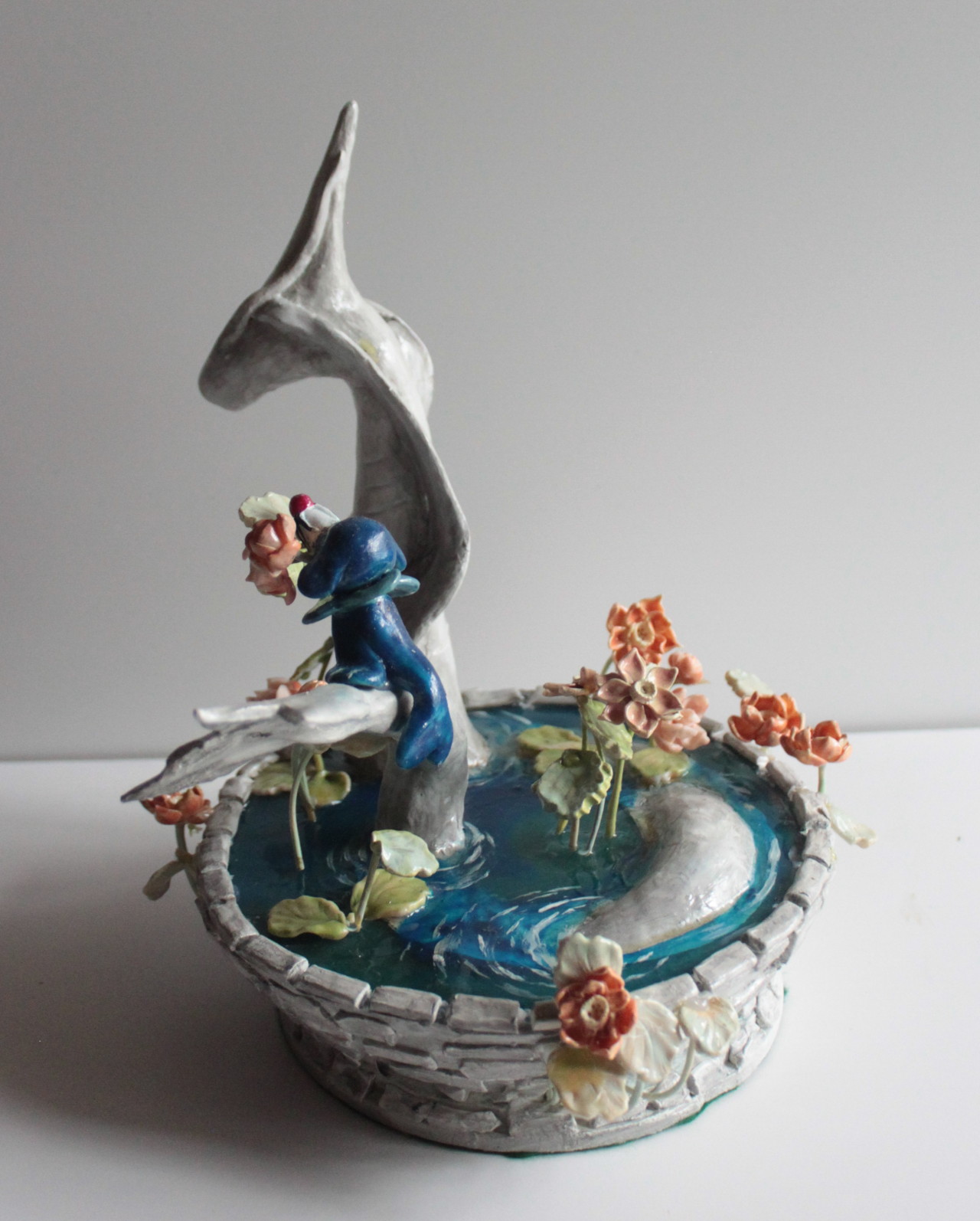 I forgot to poste this(again)... i Am way to lazy whit this  blog. time to change it (again). 

A figurine made from a mix of Polymer clay , Traditional Clay, and resin. Heavy as all get out. but whit a nice felt bottom to not scratch any surface it stands on.   #pokemon#milotic#fountain#fairy#popplio#lotus#figurine#gamergeek#kawaii#handmade#Alola