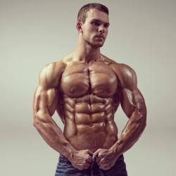 musclefinds:  Jonny Reid