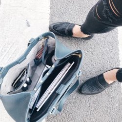 freshggirl: Fashion Multifunctional Carryall Collection, which keeps your products organized and easy-to-find and is a  lovely choice for vacations, to and from work, and back to school! Click the links below to pick one you like directly~ 1 /   Left