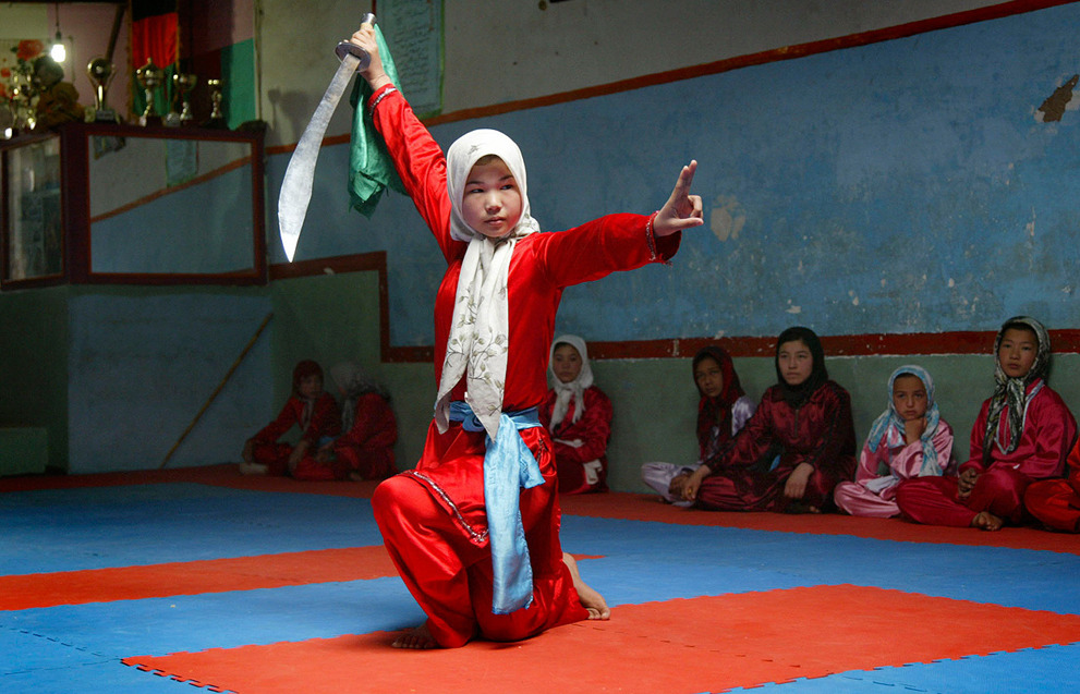 unrar:An Afghan girl practices martial arts with a sword at a Wosho training club