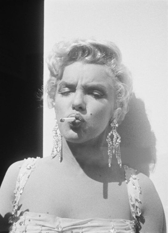 perfectlymarilynmonroe:Marilyn Monroe photographed on the set of There’s No Business