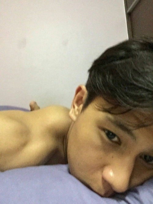 sgcutegays: sgnottiboys:cute dick small but cute face made up for it :P