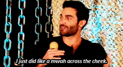 starbolin:veronica-lodge:When Tyler Hoechlin first met Shelley Hennig after mistaking her for Jill W