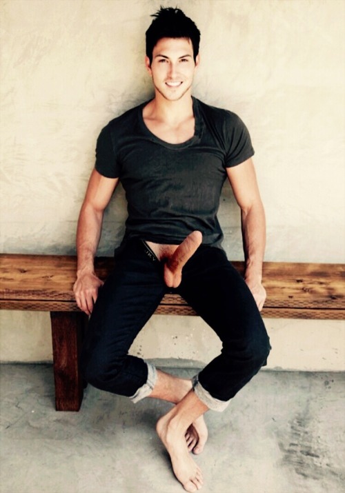 jack-anywhere:  Robert Scott Wilson - Ben (Rogers) Weston from Days of our Lives (at least he looks a lot like him if it isn’t him) - discovered the photo is photoshopped  