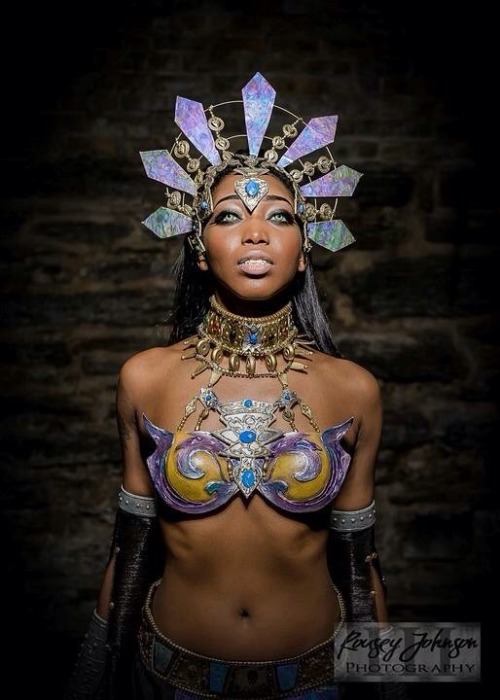 cosplayingwhileblack:  ariel8619:  Official pics from my Queen of the Damned shoot! Photos taken by  RJ3Photography  https://www.facebook.com/arielcosplay  Character: AkashaSeries: Queen of the DamnedSubmission