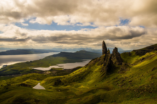 beautifulnature-blog: Old Man of Storr - Isle of Skye, Scotland [2048x1357] by Gabriel Zemron Follow