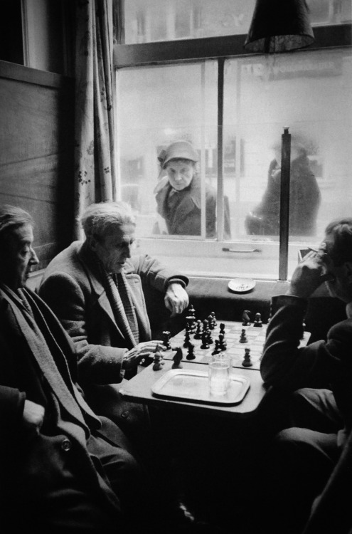 greeneyes55:  Vienna Austria 1953 Photo: Erich Lessing  