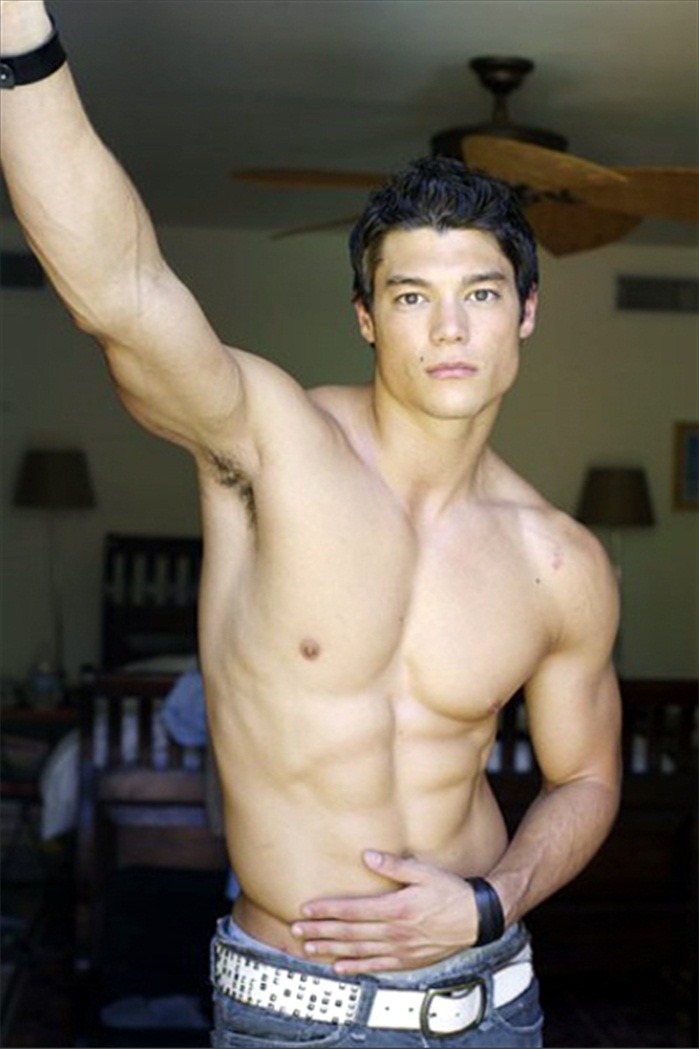 alanpalmsprings:  Like what you see? Please follow me:  alanpalmsprings.tumblr.com10000+followers,