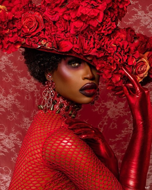 pearlsgf:sheacoulee: At least red is her color.