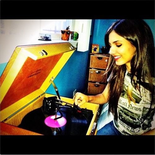 TORI VEGA UPLOADED A PHOTO TO THESLAP. “Love put your records on, tell me your favorite song.”Jade V