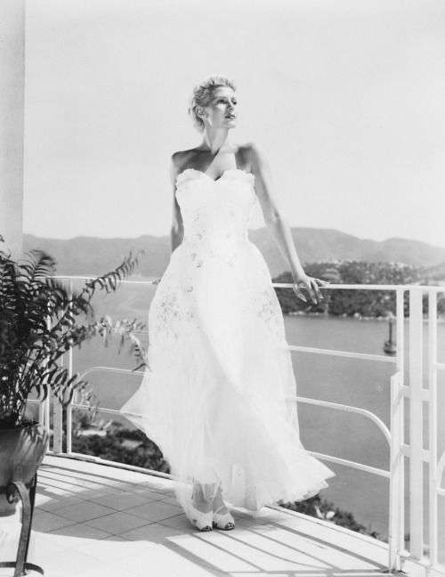 forlovelyritahayworth:Rita Hayworth photographed by Robert Coburn, c. 1947.