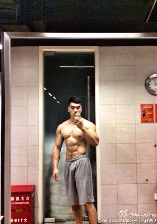 melaninmuscle: Jacky Liang and the selfie