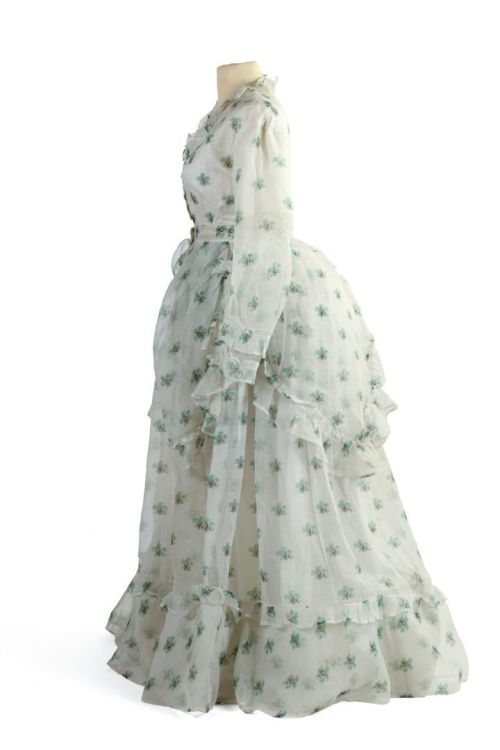 Summer dress ca. 1865-70From Enchères Sadde via Interencheres