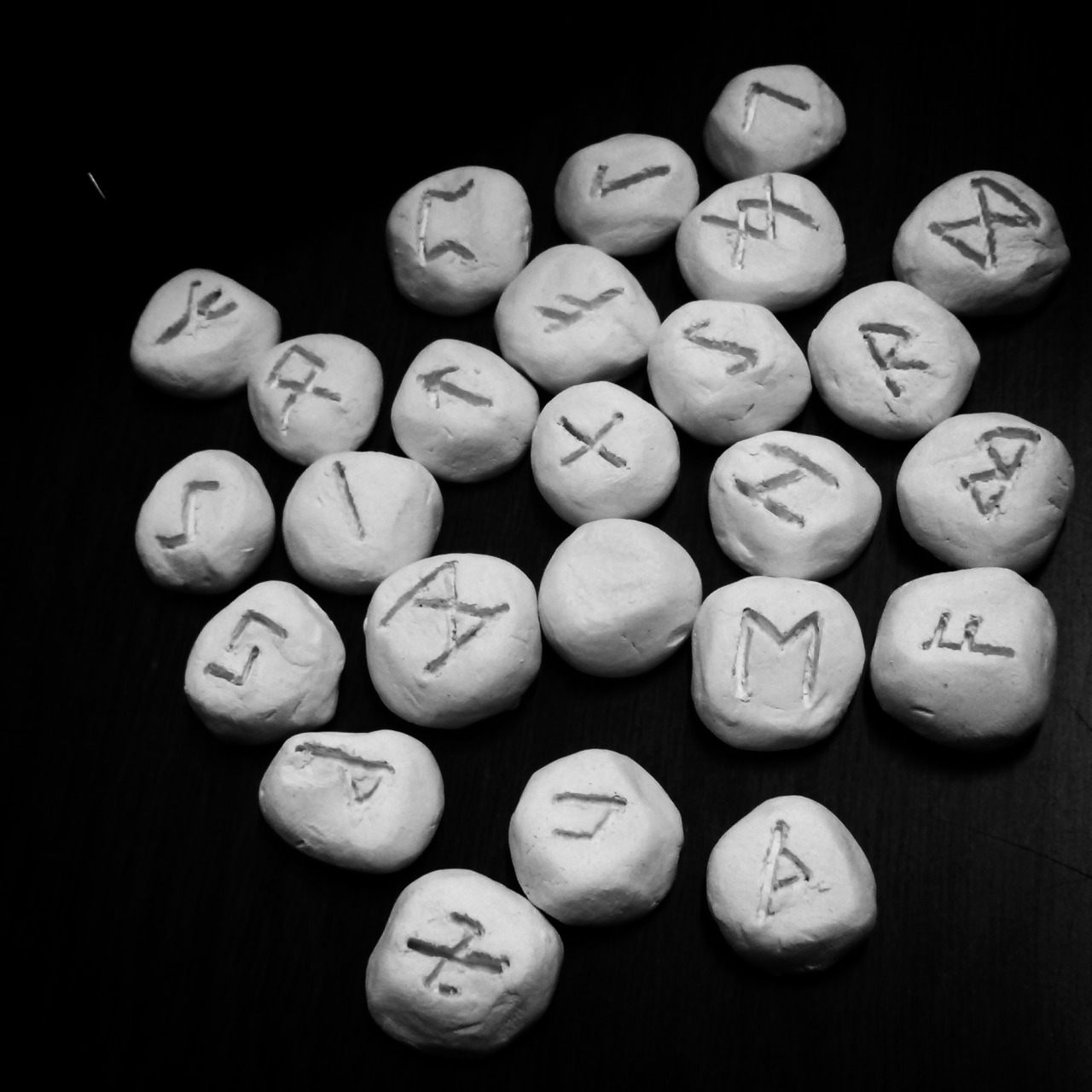 nellie-von-violetta5:  My homemade RUNES ♥