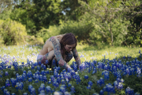 The beauty of a flower and a lady. w/Torrie BlakeSee more at www.onlyfans.com/daltoncampbell