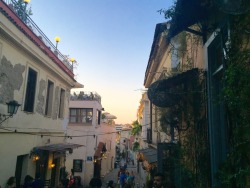 the-story-of-mah-lifee:  beautiful chaos.  8:28pm-9:00pm  Plaka, Athens | Greece