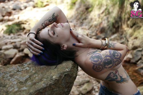 Porn beautifulgirlsmakemesuicidal:  Riae Suicide photos