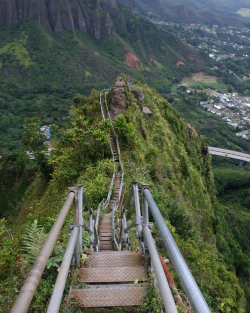 The Ha’iku Stairs, aptly nicknamed the Stairway to Heaven, are a steep climb on the island of Oahu t