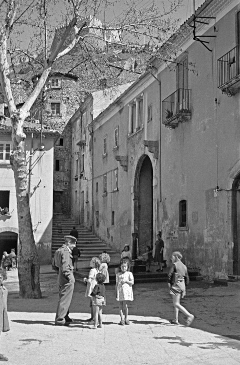 vintageeveryday: Black &amp; white photos of daily life in Campobasso, Italy in 1944.